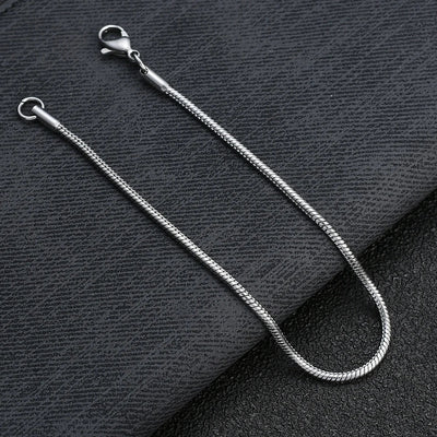 Minimalistisches Edelstahlarmband mit Schlangenkettendesign