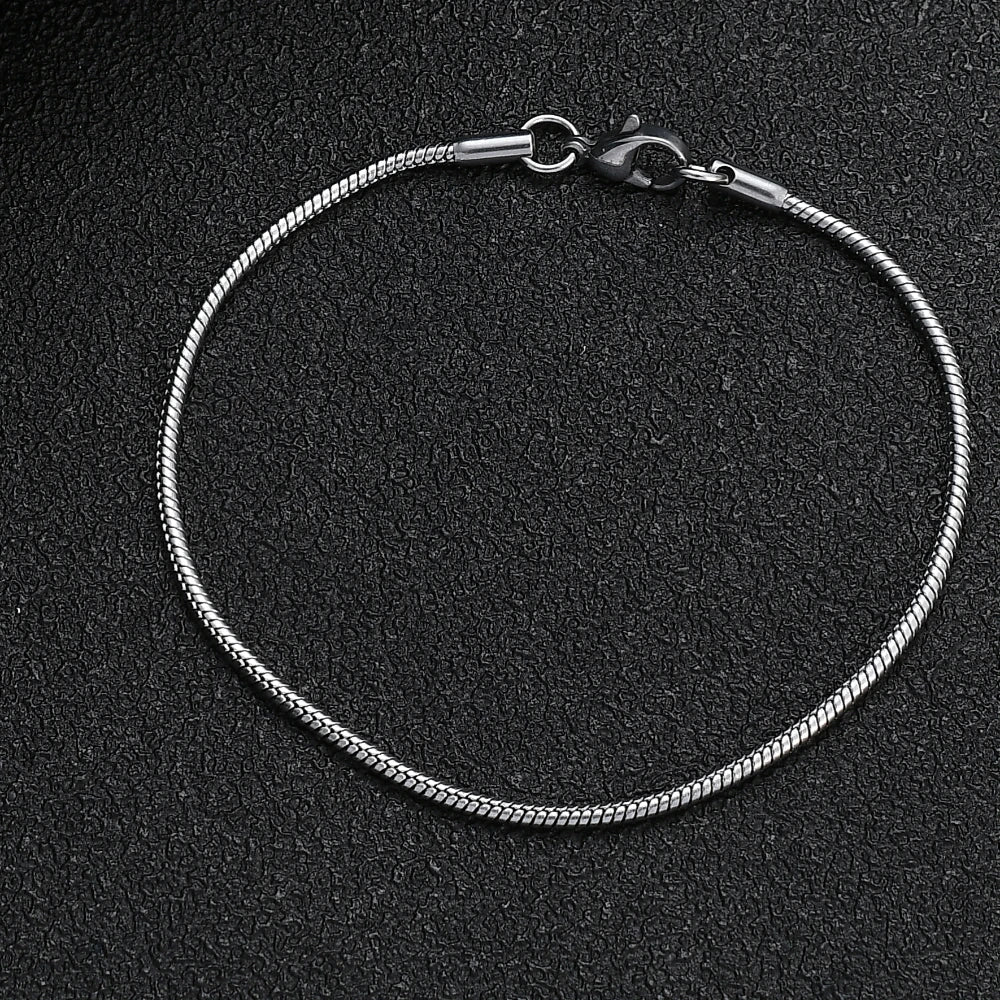 Minimalistisches Edelstahlarmband mit Schlangenkettendesign