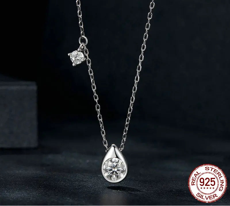 Tropfenanhänger mit 0,5 Karat Moissanit – 925er Sterlingsilber